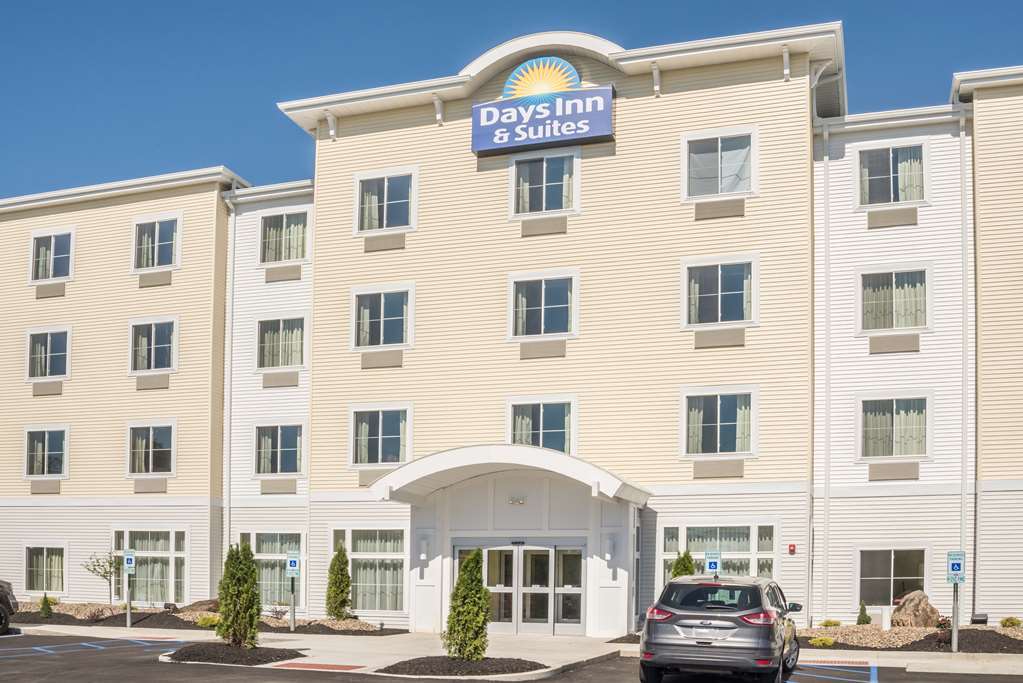 Days Inn By Wyndham Cadiz Exterior photo