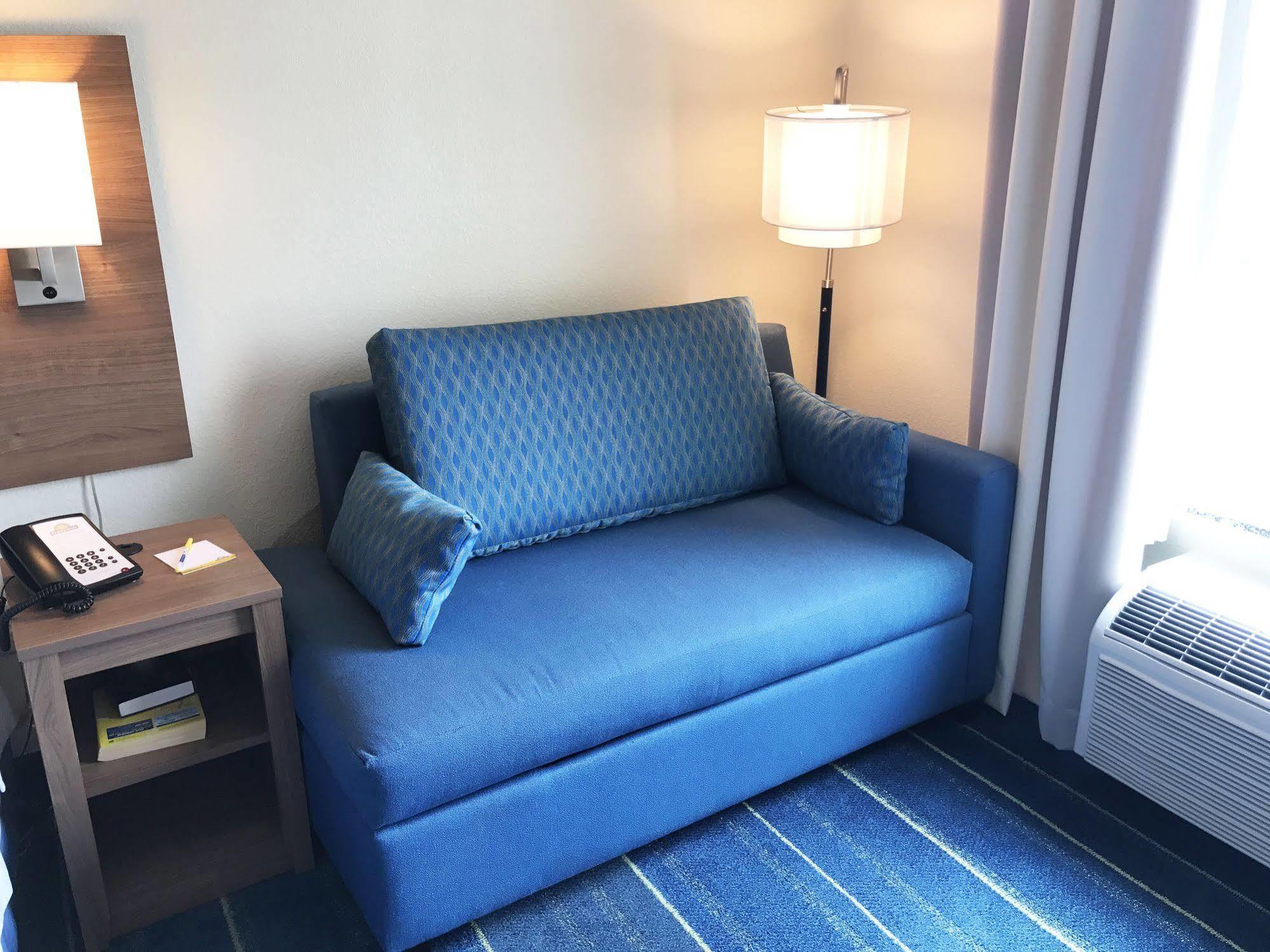 Days Inn By Wyndham Cadiz Exterior photo