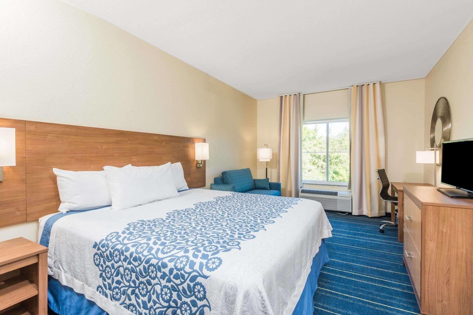 Days Inn By Wyndham Cadiz Exterior photo