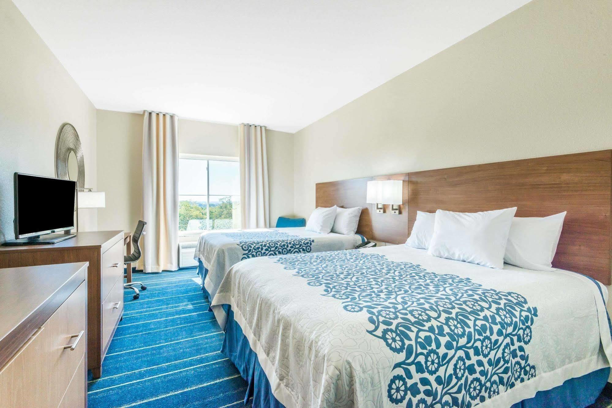 Days Inn By Wyndham Cadiz Exterior photo