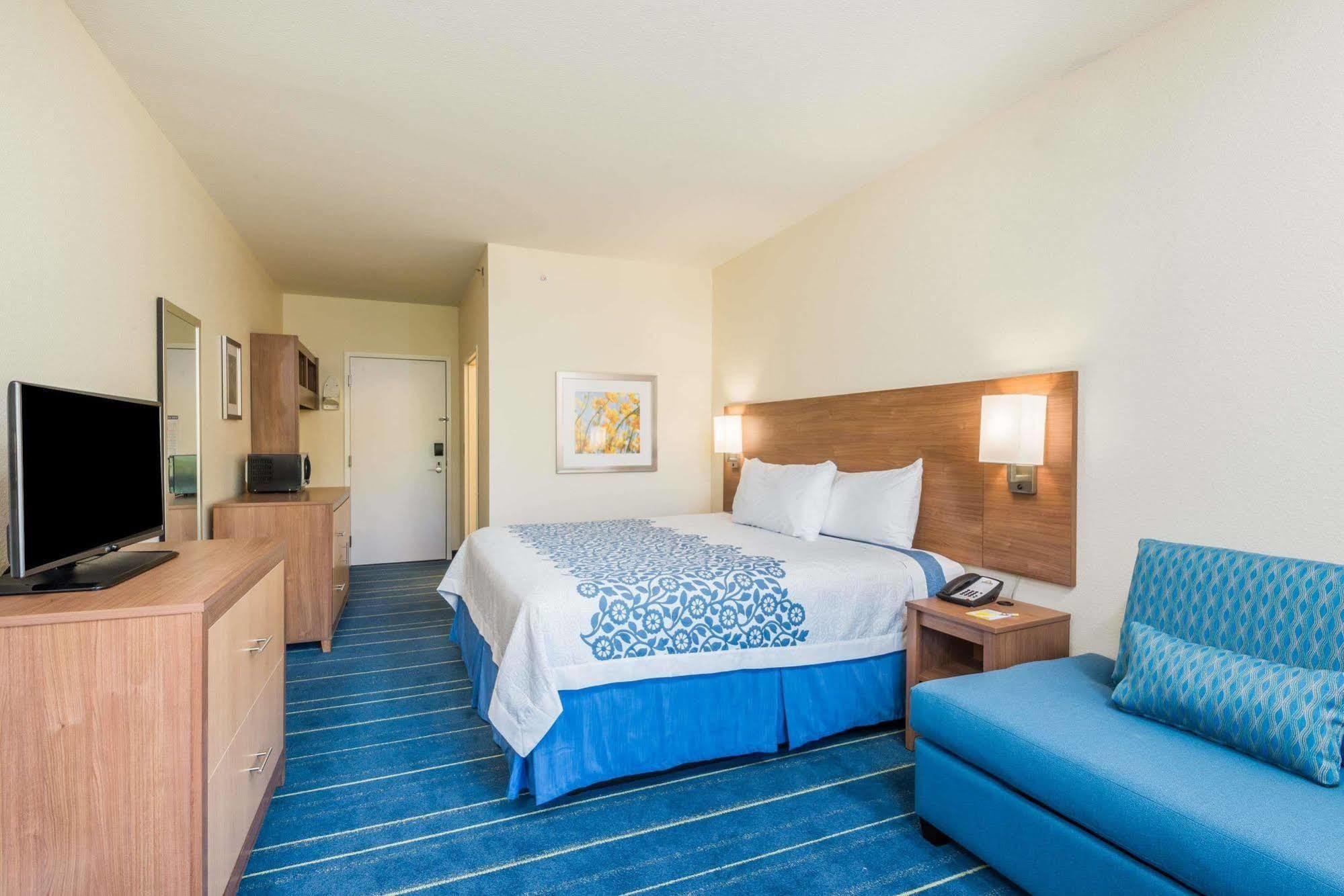 Days Inn By Wyndham Cadiz Exterior photo